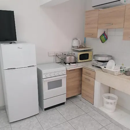Entire Garden Studio 1km From The Sea
