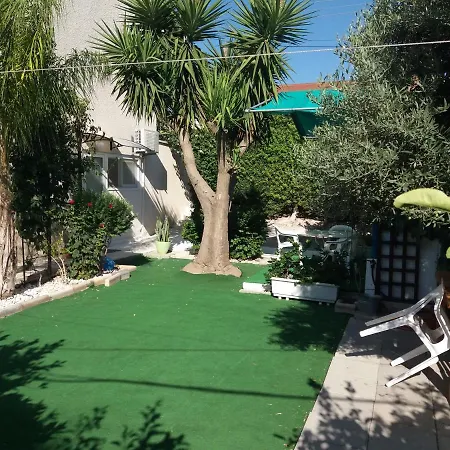 Entire Garden Studio 1km From The Sea Appartement Larnaca