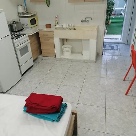Διαμέρισμα Entire Garden Studio 1km From The Sea