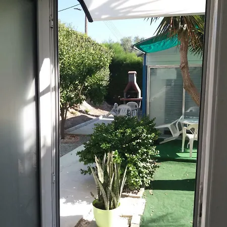 Entire Garden Studio 1km From The Sea