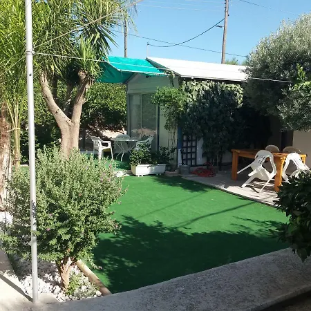 Entire Garden Studio 1km From The Sea Λάρνακα